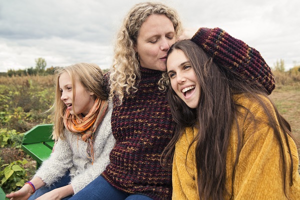 img-mother-daughter-family-sf-600x400 Mother and daughters